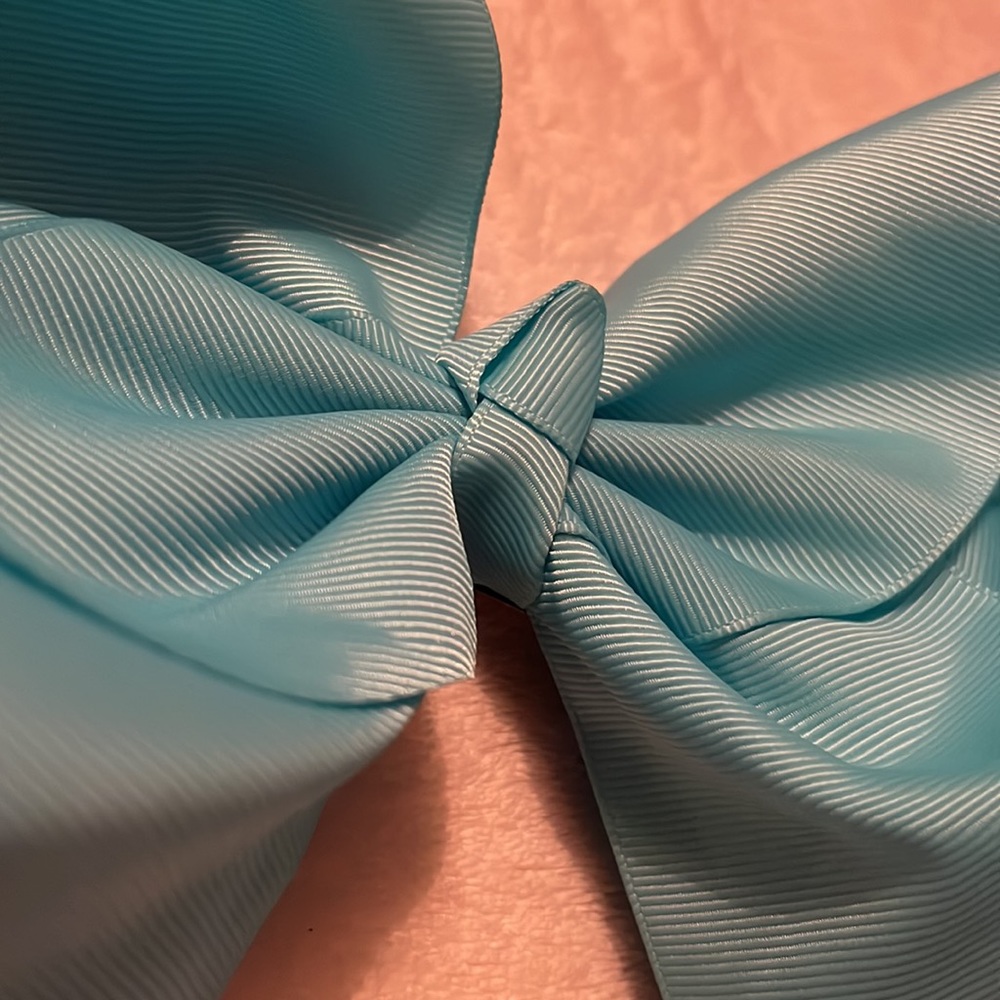 Bow - Picture 2 of 3
